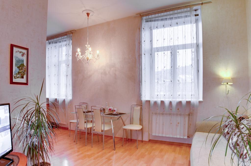 Apartment On Italyanskaya 33 St. Petersburg Dış mekan fotoğraf